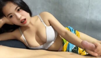 Bokep Indo Teman Cantik Minta Kocokin Dulu Sebelum Bobo